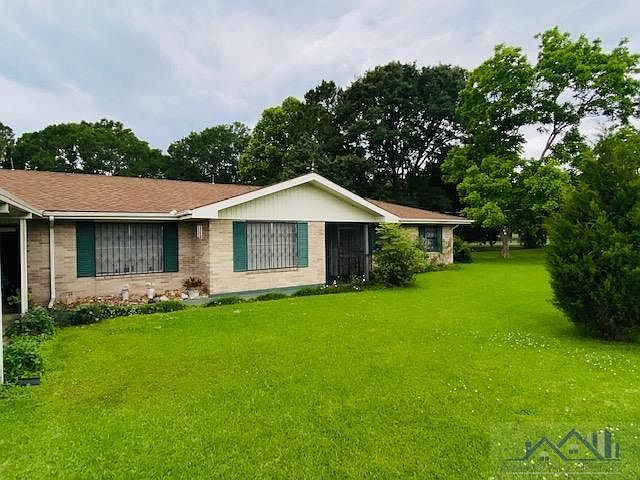 1st image of 110 Pond Dr