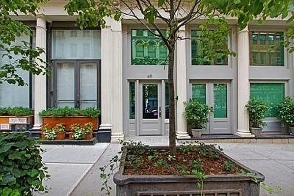 Sold by A & I Broadway | media 1