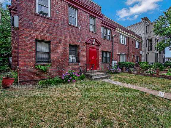 2nd image of 515 Franklin St NE APT 3