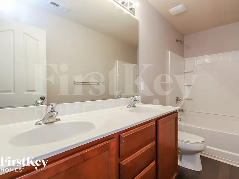 513 Ellingsworth Ln — Photo 9