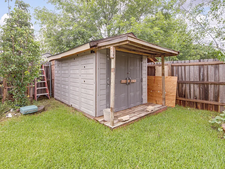 1209 Portsmouth Ct — Photo 32