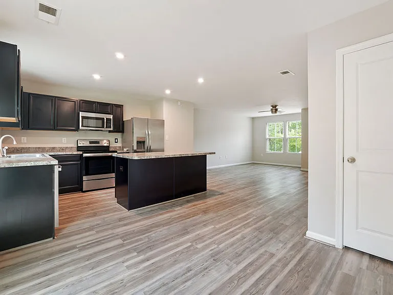 5626 Noble Ave — Photo 6