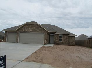 317 Madison Pl, Moore, OK 73160