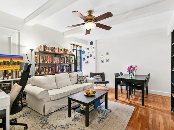 333 East 43rd Street 511 image 2 of 7