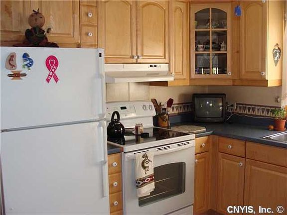 4th image of 42 Van Hoesen St