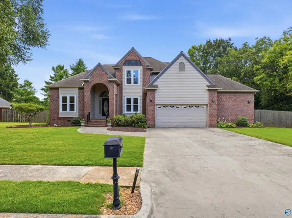 141 Cheval Blvd SE, Brownsboro, AL 35741
