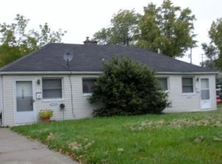 29504 Cambridge St, Garden City, MI 48135