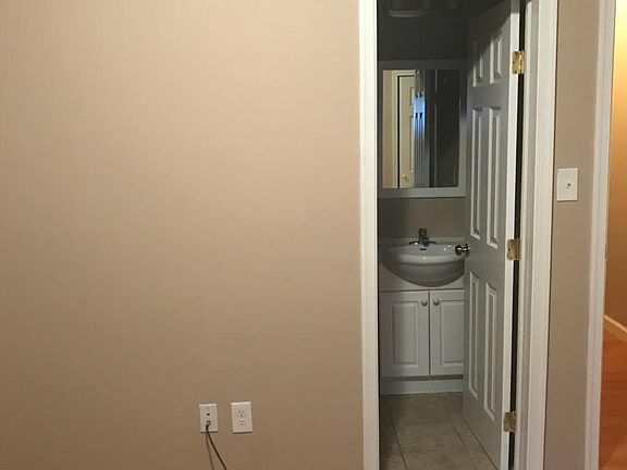 4th image of 1424 W York St #1