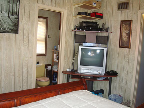 5th image of 36 1st Ave