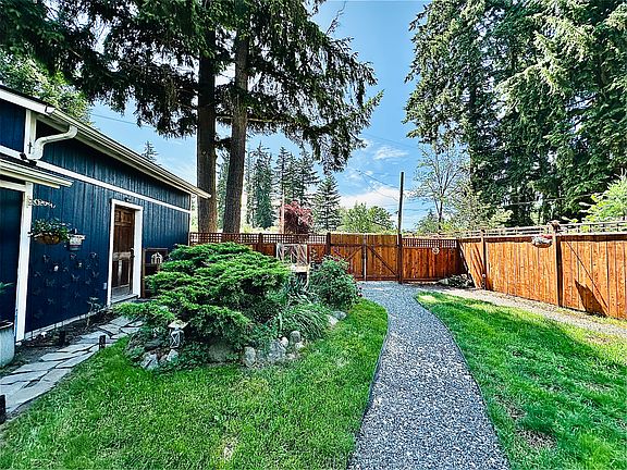 3rd image of 16530 Village Dr SE #B
