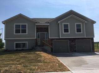 907 Rockville Ter, Louisburg, KS 66053