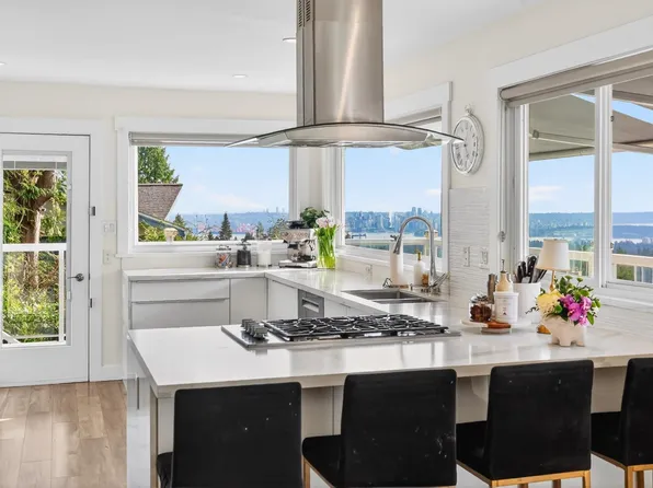 668 Alpine Ct, North Vancouver, BC V7R 2L8