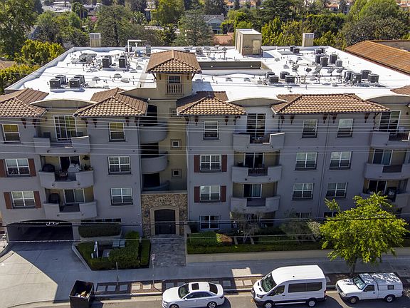 2nd image of 13200 Moorpark St APT 106