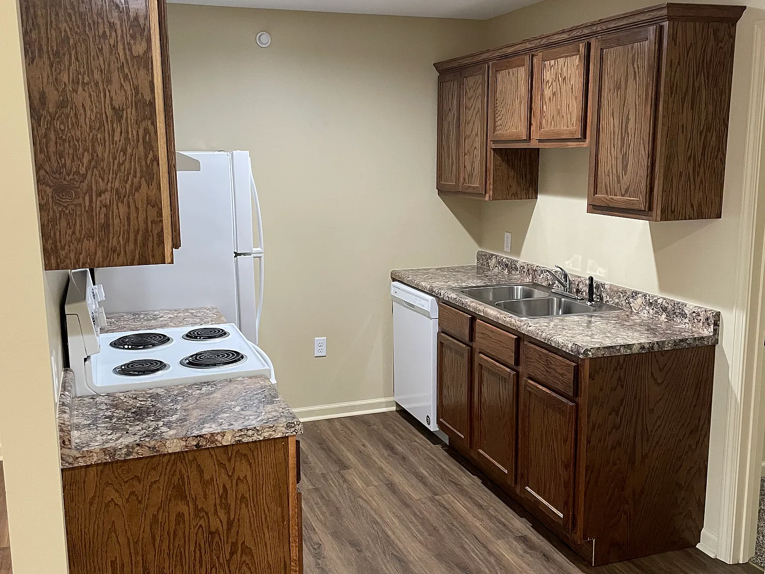 1 bed, 900 sqft, $750 — Photo 2