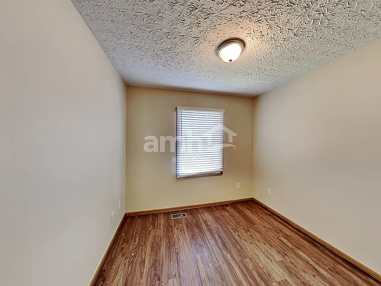 825 Whitehead Dr — Photo 16