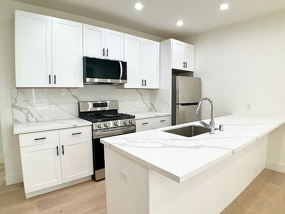 2nd image of 1601 Beach St #105