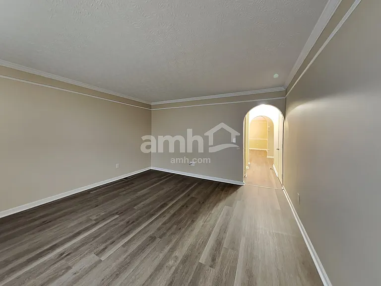 1009 Legacy Ln — Photo 7
