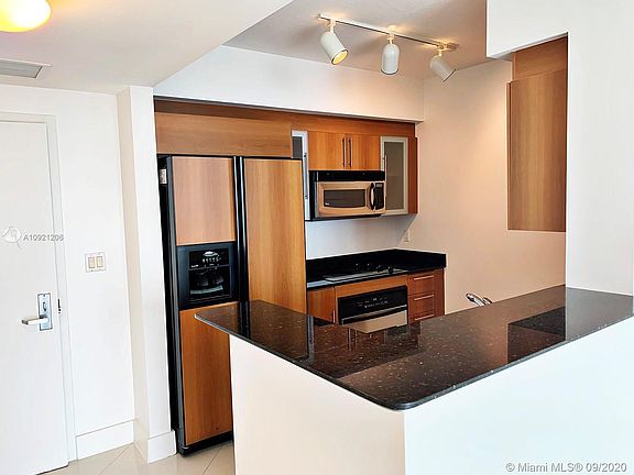 3rd image of 325 Biscayne Blvd #2616