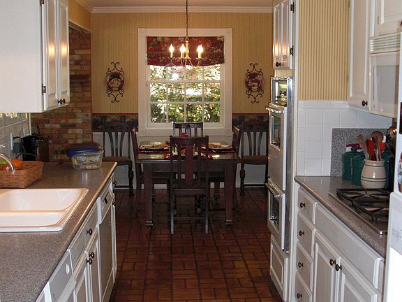 Kitchen & Bfast nook