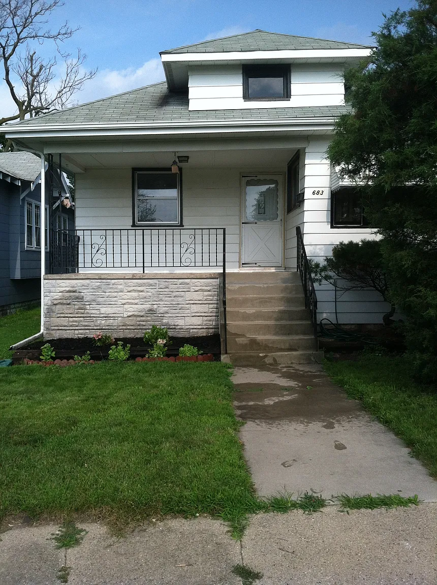 683 Ingraham Ave photo 1
