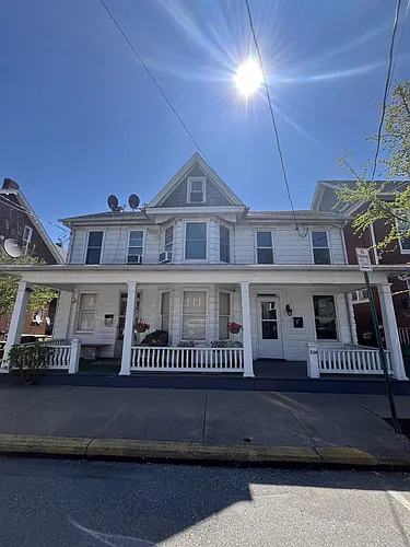 236 E King St Photo 1