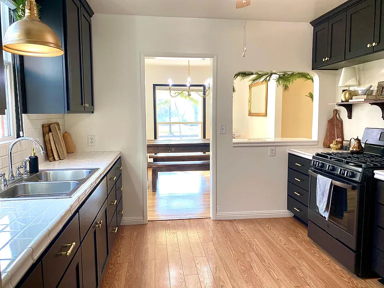 223 E University Ave — Photo 11