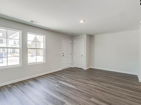 4th image of 3085 Harborview Dr