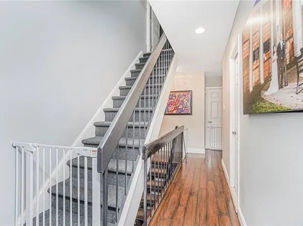 69 Rolling Hill Green image 23 of 30