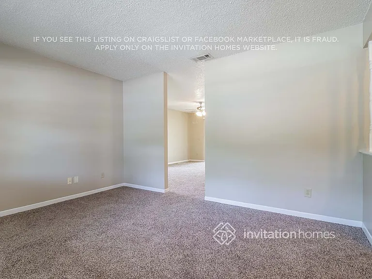 409 S Hawthorn Cir — Photo 2