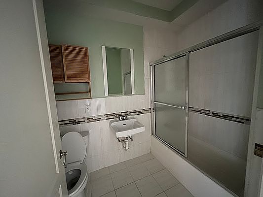 4th image of 125 Jefferson Ave #1F