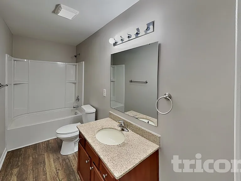 5633 Idlewild Rd N — Photo 14