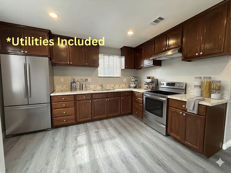 4321 E 4th St #2 — Photo 1
