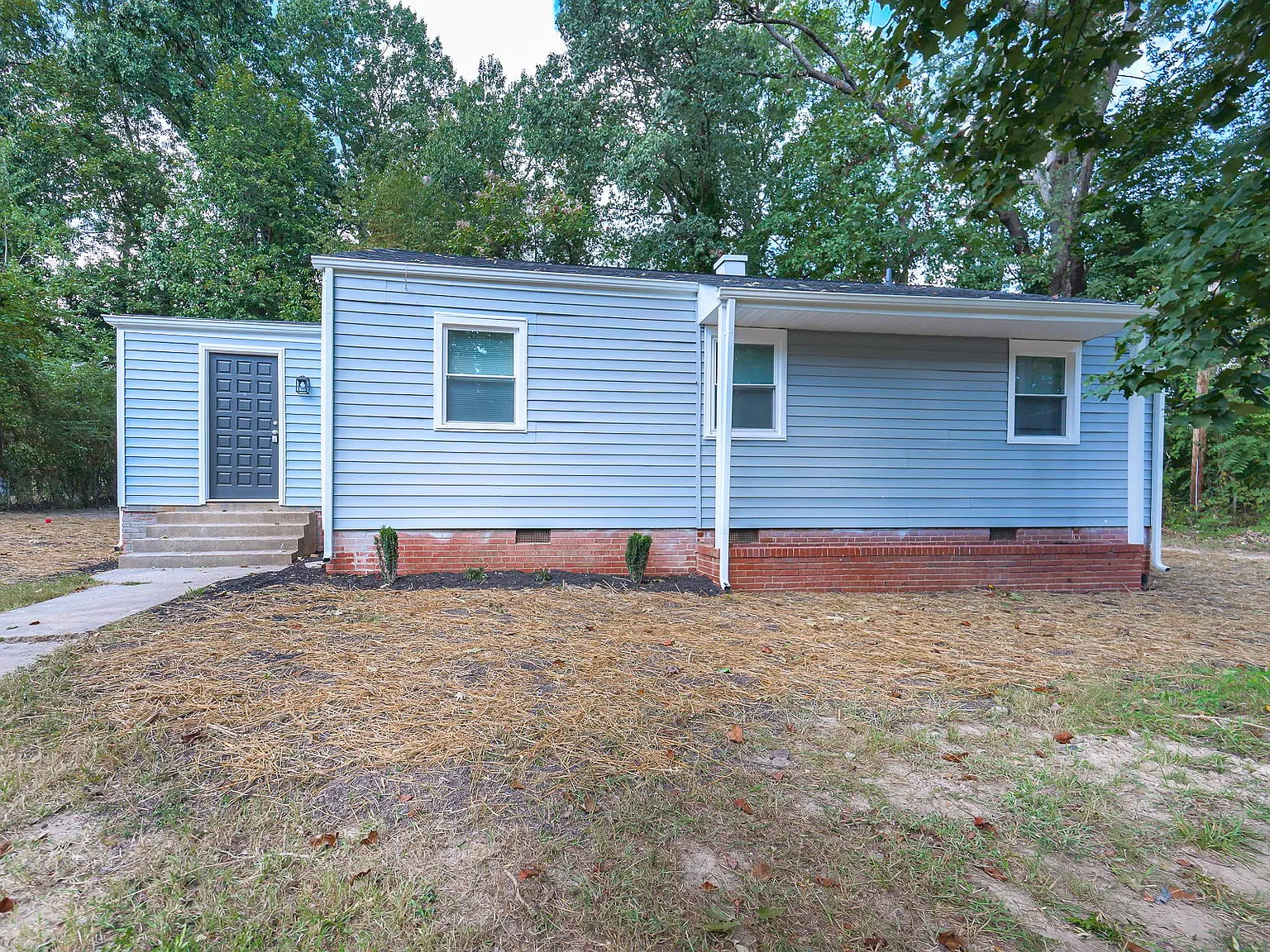 3 bed, 1.5 bath, 1084 sqft, $1,900 — Photo 3