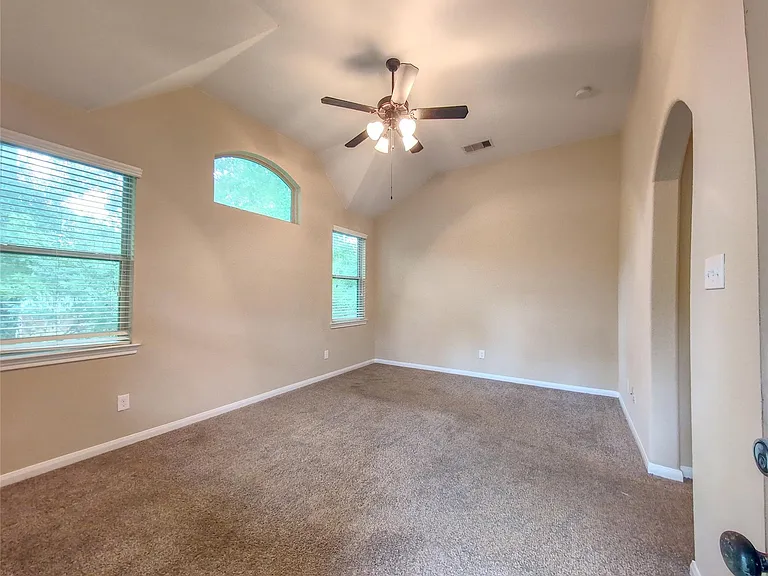 26 Cheswood Manor Dr — Photo 8