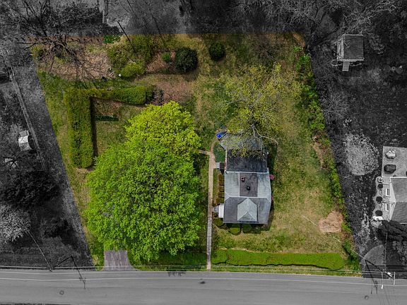 4th image of 3513 Beaufort St
