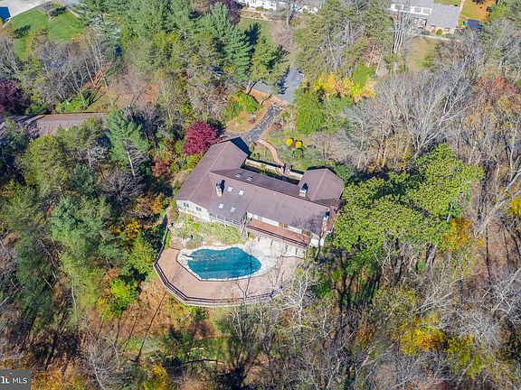 4th image of 19 Carriage Ln