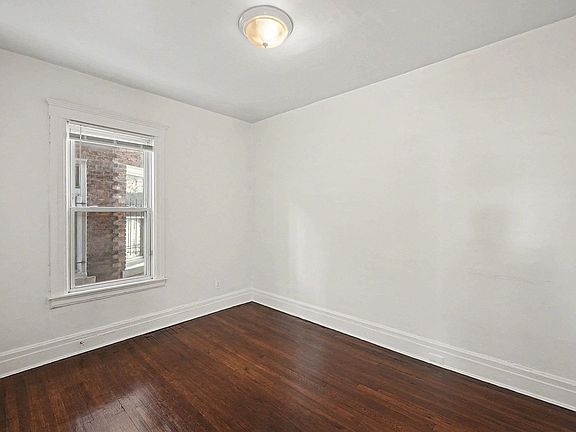 4th image of 689 E Kirby St #1