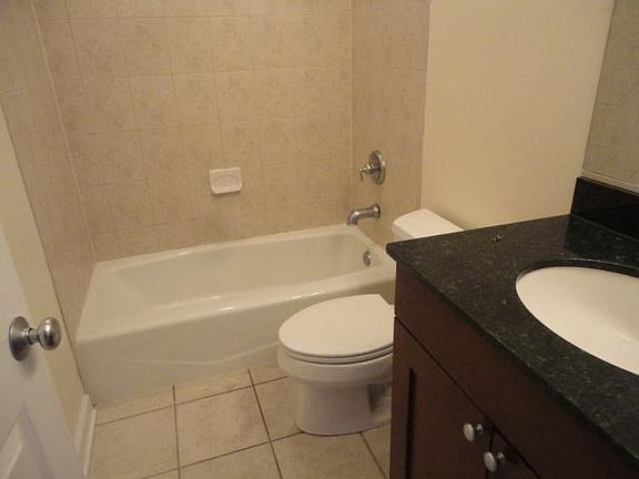 4th image of 1438 W Belmont Ave #4A