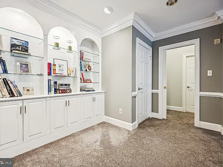 14708 Westbury Rd — Photo 32