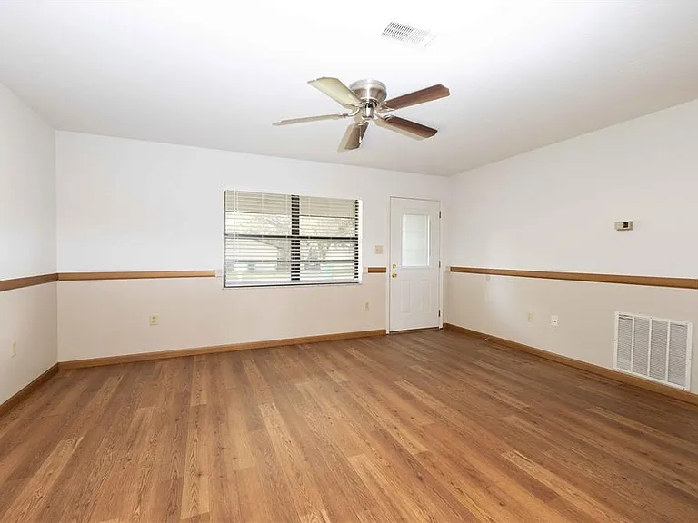 301 Curry St — Photo 3
