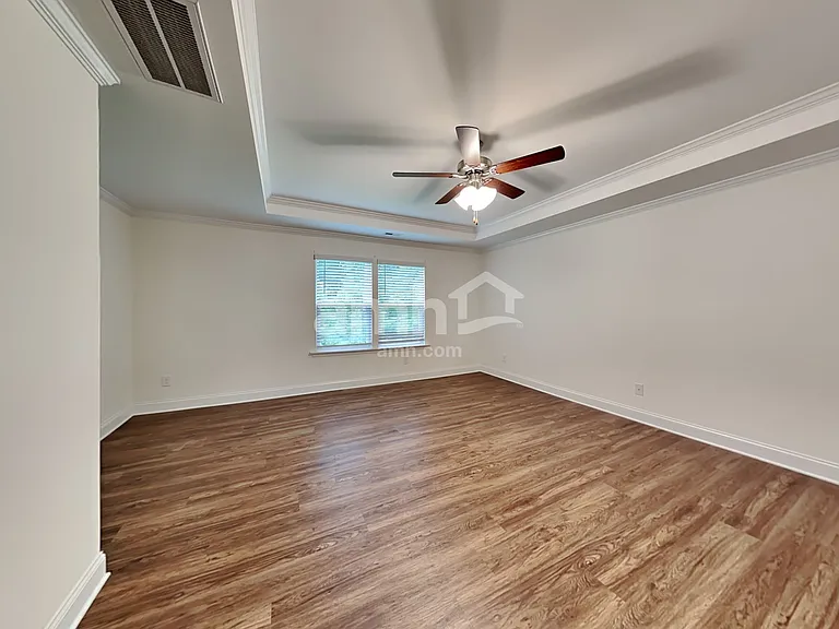 208 Gregory Dr — Photo 9
