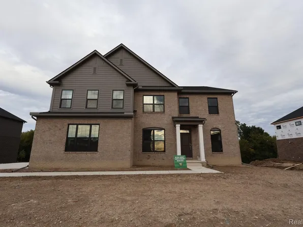 61904 Hevel Ln, Washington, MI 48094