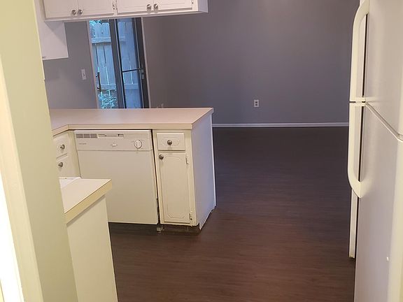 4th image of 9944 Locust St #9940