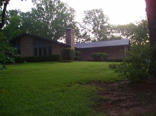 122 Trail Hollow Ln, Palestine, TX 75801