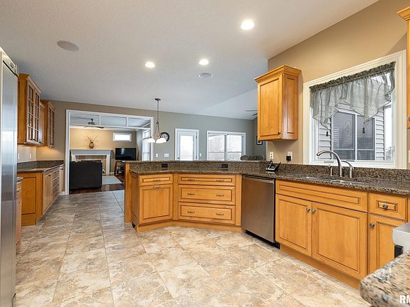 3rd image of 3204 Marynoel Ave