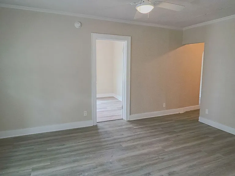 306 E Pine St — Photo 11