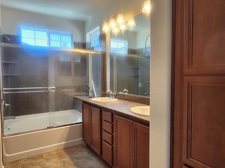 1086 Silver Coyote Dr — Photo 12