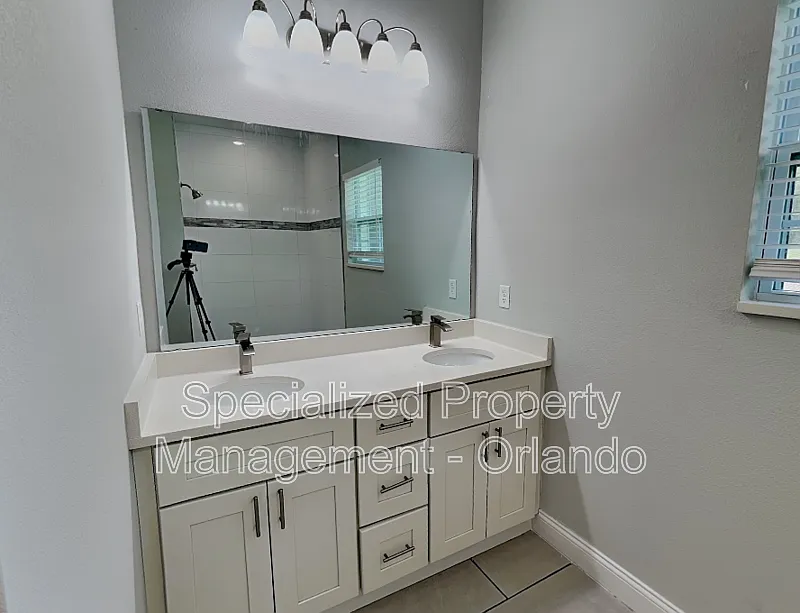 3 bed, 2.0 bath, 1985 sqft, $1,650 — Photo 3