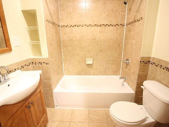 5th image of 120A Bainbridge St #1A