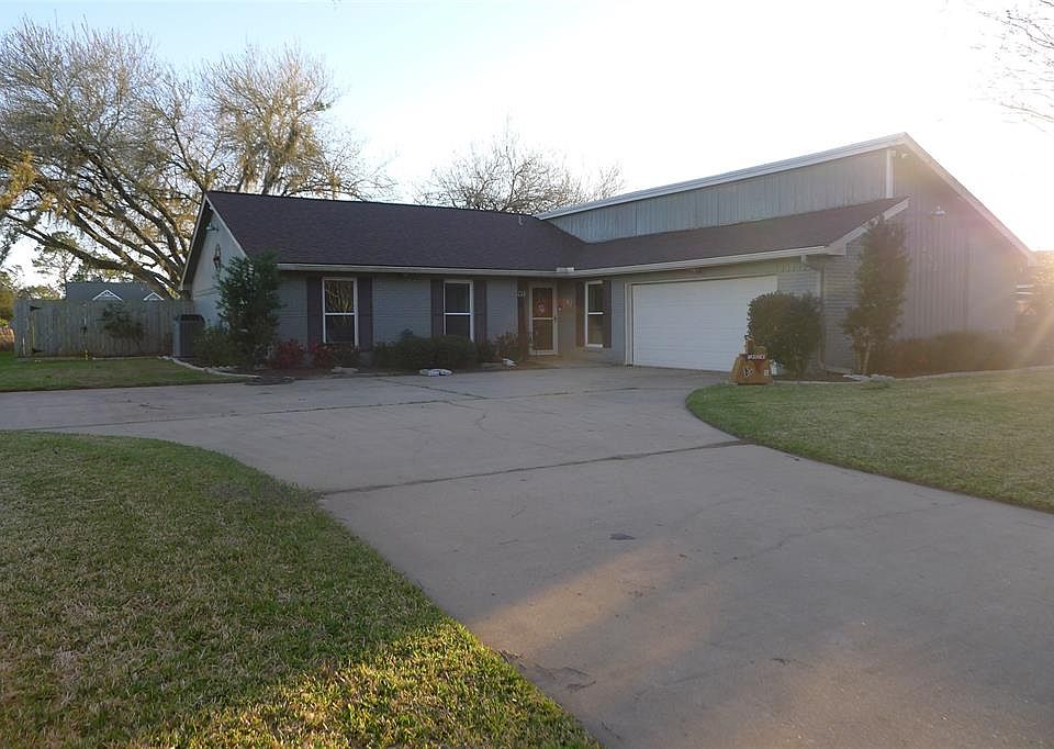1st image of 241 Crestview Dr